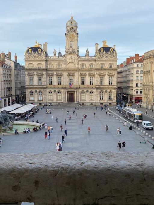 Grand Balcon Place Des Terreaux Lyon Exteriör bild