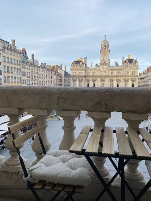 Grand Balcon Place Des Terreaux Lyon Exteriör bild